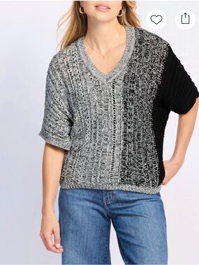 Tribal Two-Tone V-Neck Short Sleeve Sweater Gray & Black